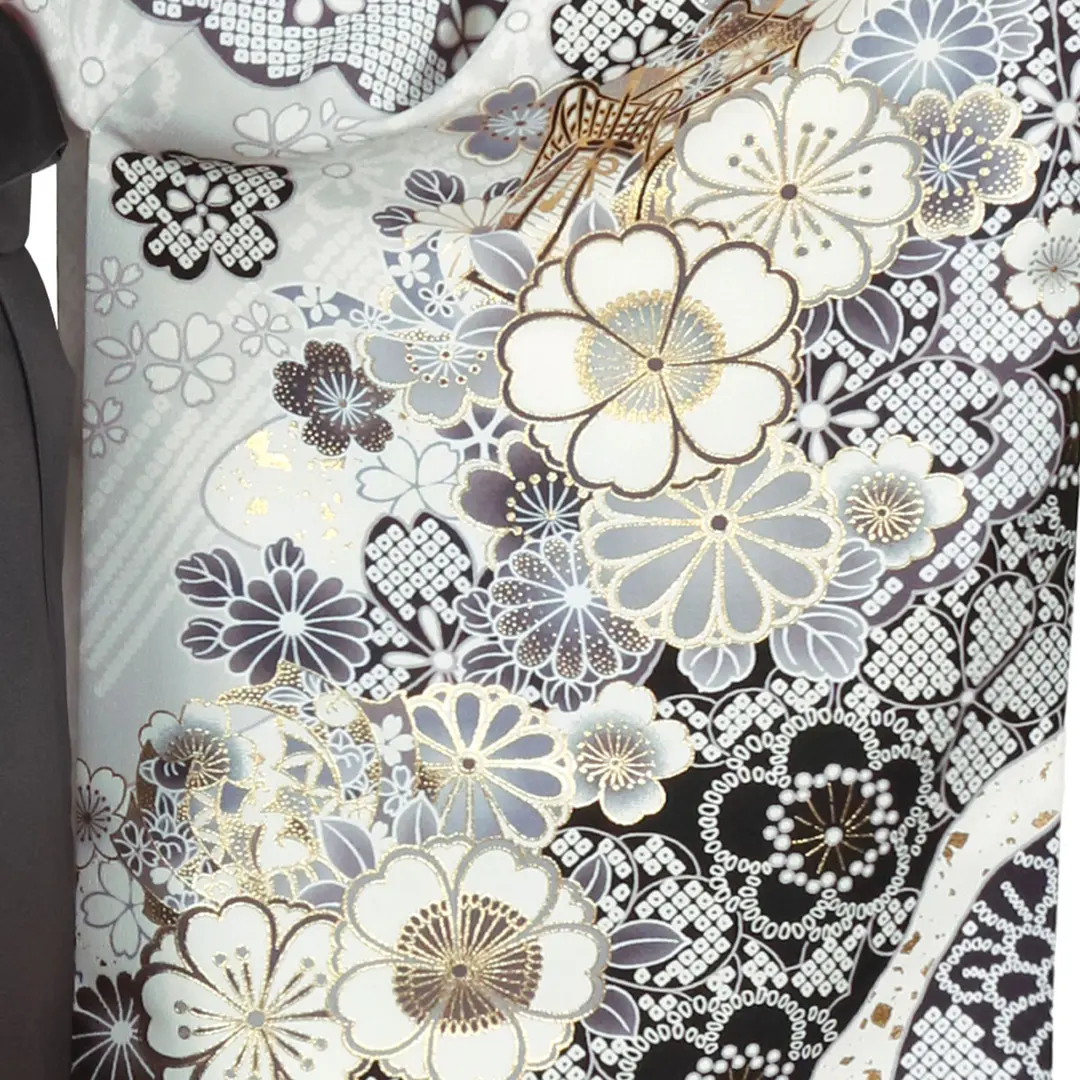 ライトグレー地に桜と菊、御所車・黒袴（ぼかし） （二尺袖）／卒業式 袖詳細