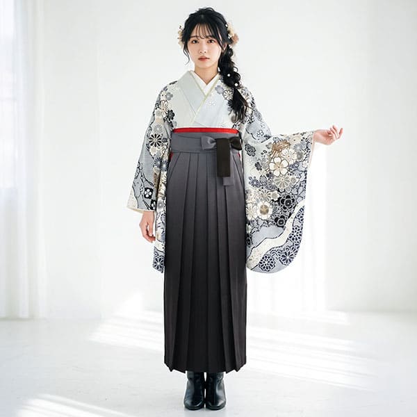 ライトグレー地に桜と菊、御所車・黒袴（ぼかし） （二尺袖）／卒業式