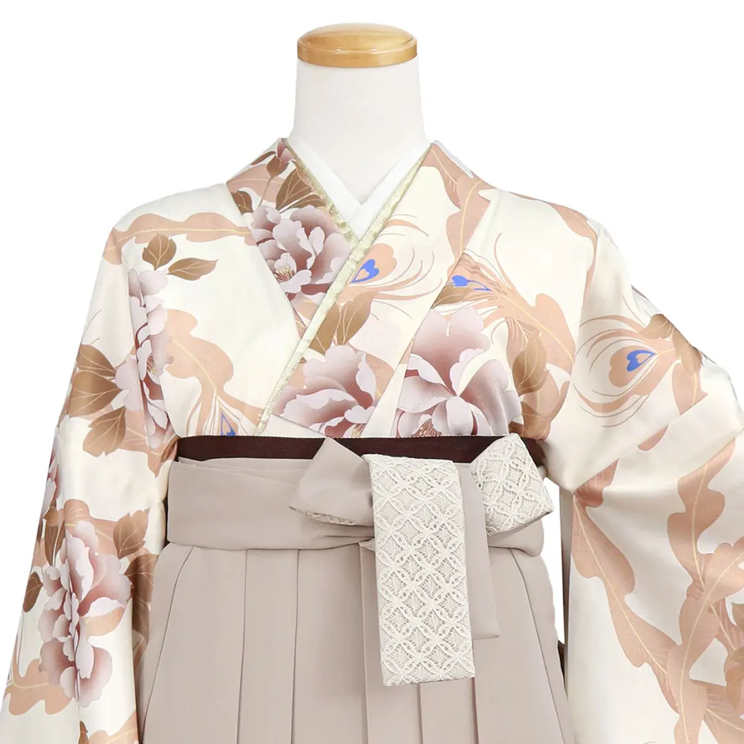 アイボリー地に淡いピンクの椿・グレージュ袴（レース） （二尺袖）／卒業式