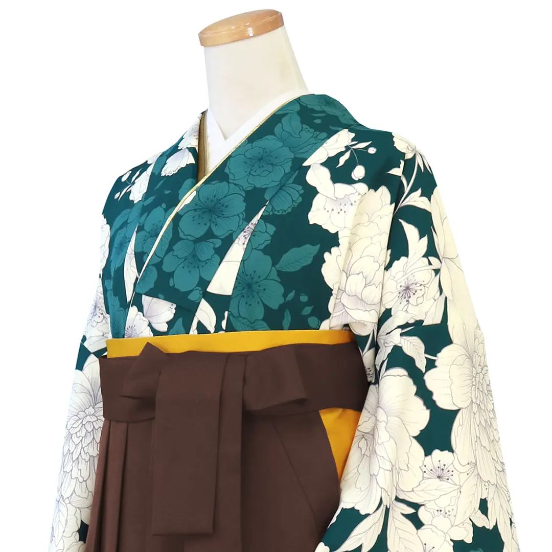 青緑色の地に大輪の牡丹と桜・茶色袴（無地） （二尺袖）／卒業式