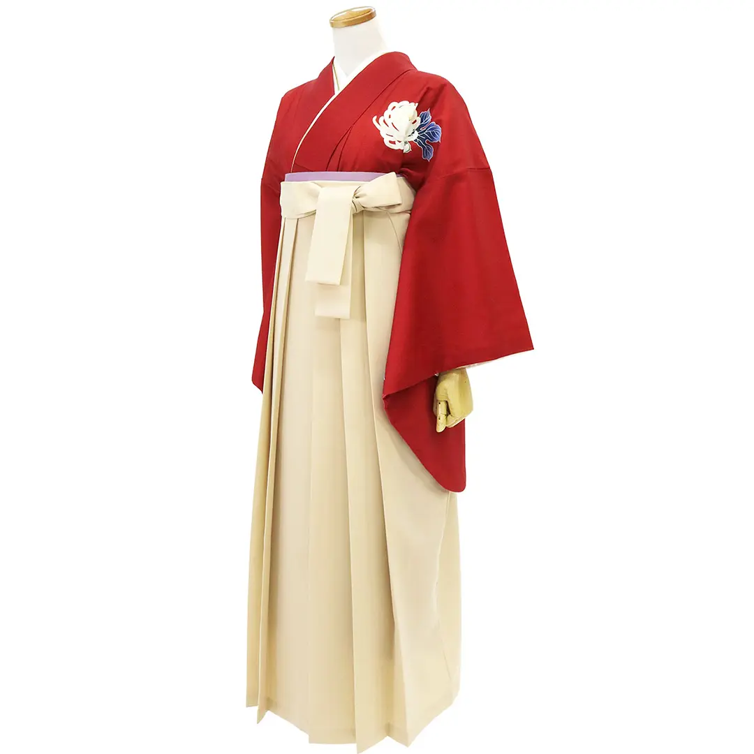 真紅に白菊・アイボリー袴（無地） （二尺袖）／卒業式 全身