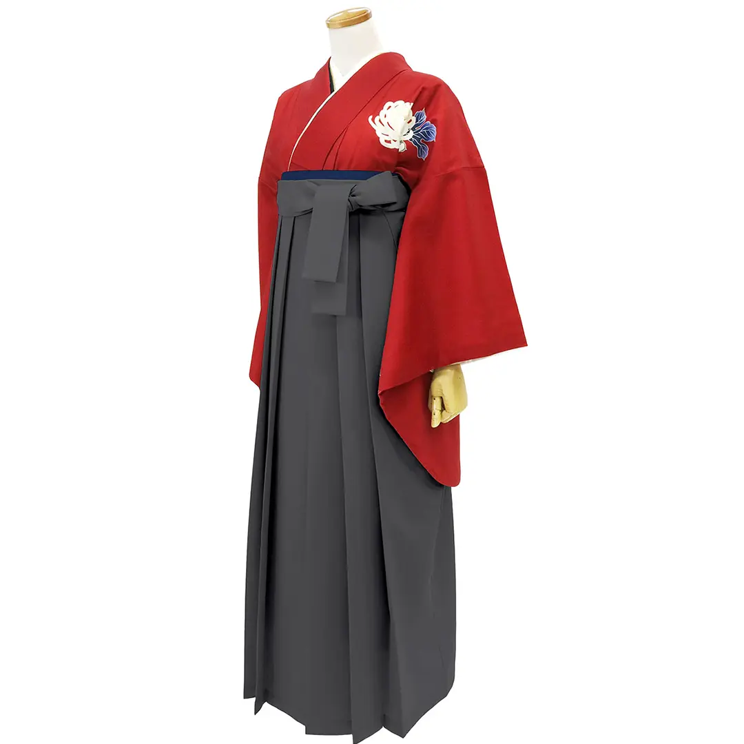 卒業式袴レンタル／真紅に白菊・墨色袴（無地） （二尺袖）／卒業式