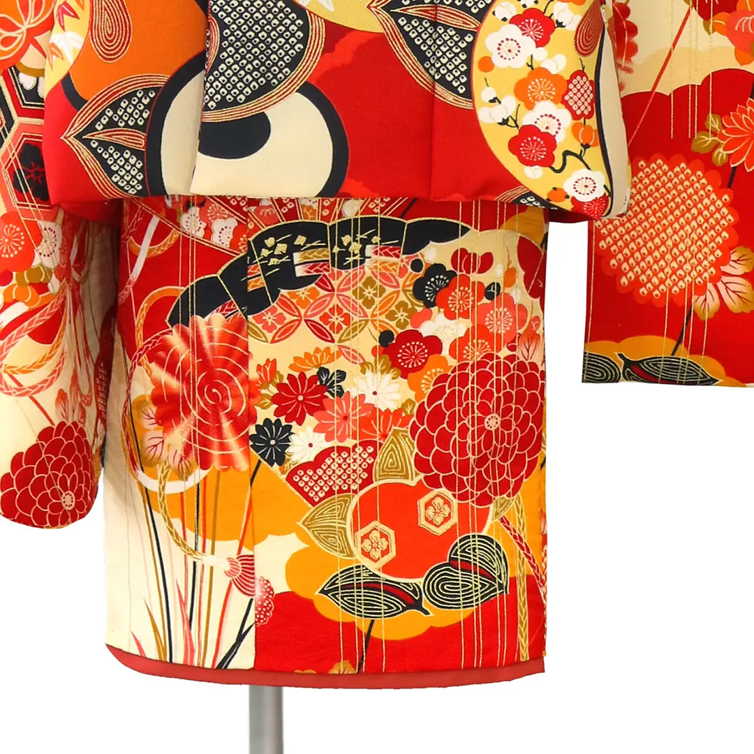 七五三着物レンタル ／《LOWRYS FARM》クリーム地に橘花と檜扇、赤の