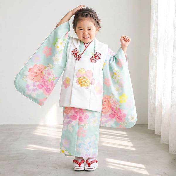 パステルブルーに花模様、白の被布コートセット／七五三・三歳女の子