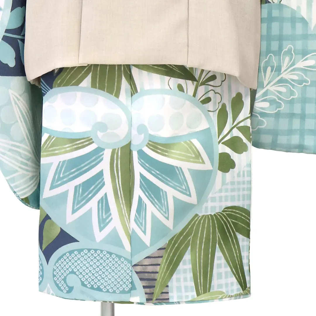 【花わらべ 】水色地に葵の着物、ベージュの被布コートセット／裾詳細