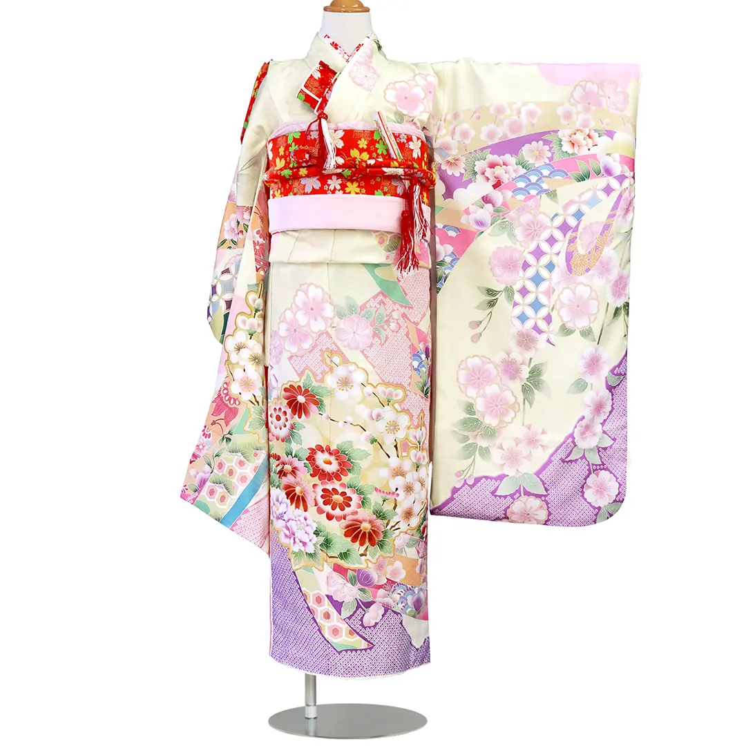 式部浪漫》源氏香・アイボリーの着物（赤帯にピンク）／七五三