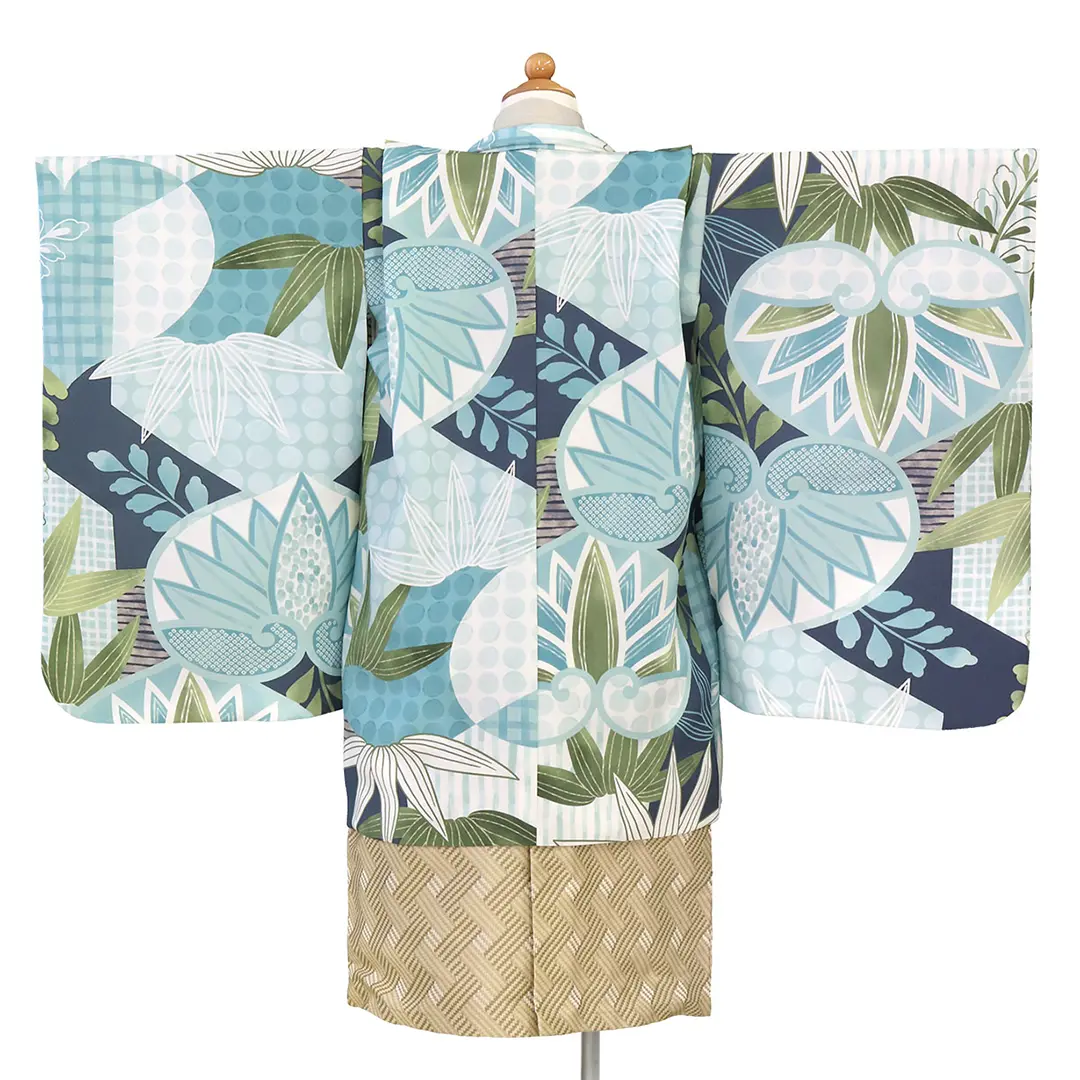 5歳男の子　七五三　乙葉　茶色と水色の花柄の着物 5歳男の子 七五三 乙葉 茶色と水色の花柄の着物 5歳