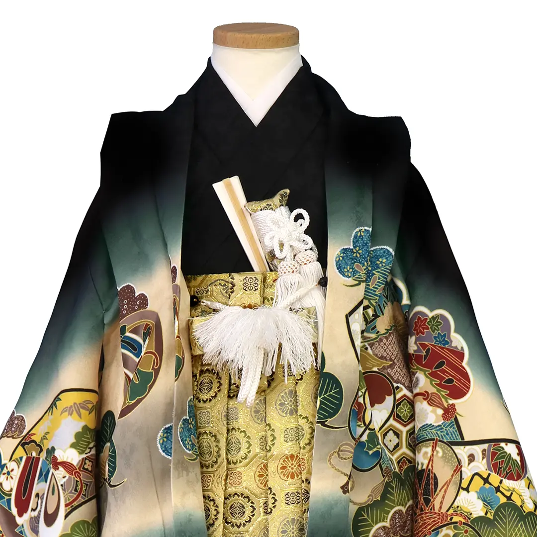 七五三 五歳‼️正絹豪華絢爛黒地金箔ラメキラキラ鷹巻物金彩‼️完全フルセット 揃える 黒地に鷹と太鼓、金襴の袴／七五三・五歳男の子・袴 | 宅配着物