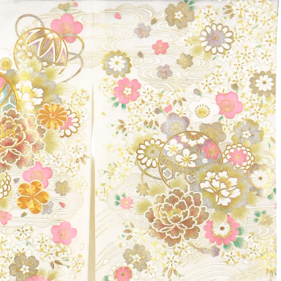 白地に鞠と牡丹、金の刺繍尽くしの祝い着（産着）／女児 右袖