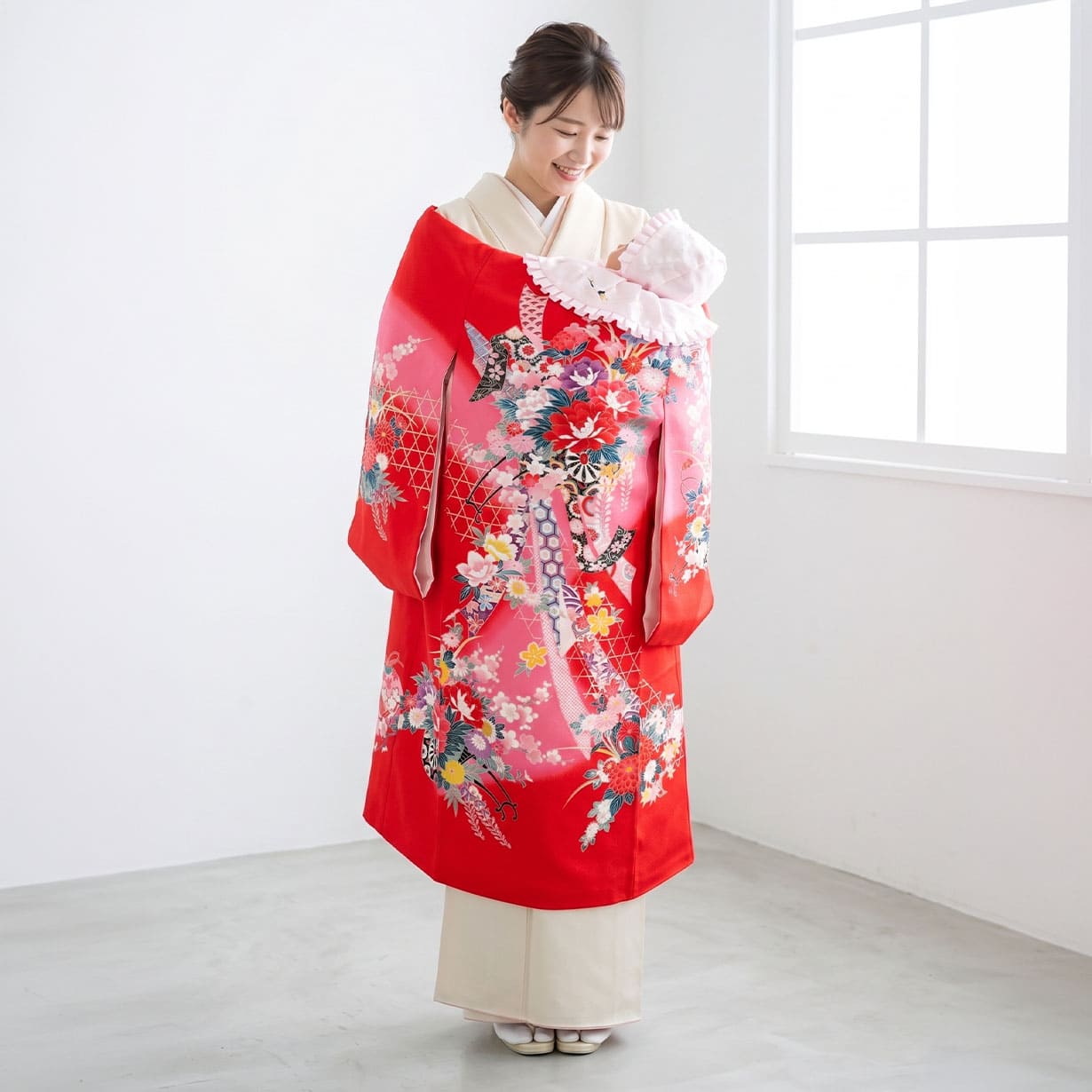お宮参り産着／赤地に花車と束ね熨斗の祝い着／女児（ポリエステル