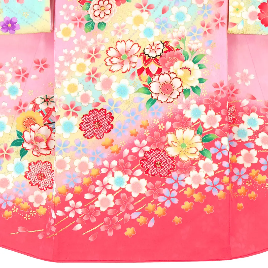 お宮参り産着／<鈴> ピンク地に花と鞠の祝い着／女児／裾中央詳細