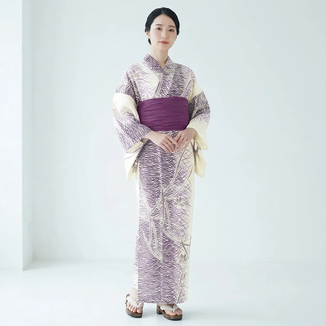 【帯が選べる】白地×芝草とアヤメ（紫）／レディース浴衣／着用イメージ