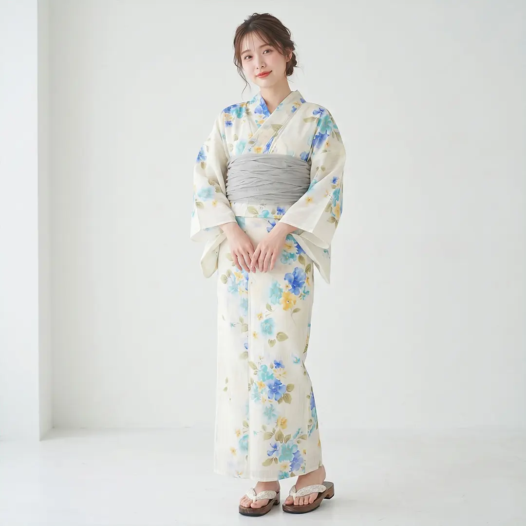生成×ブルー系の花／レディース浴衣／着用イメージ