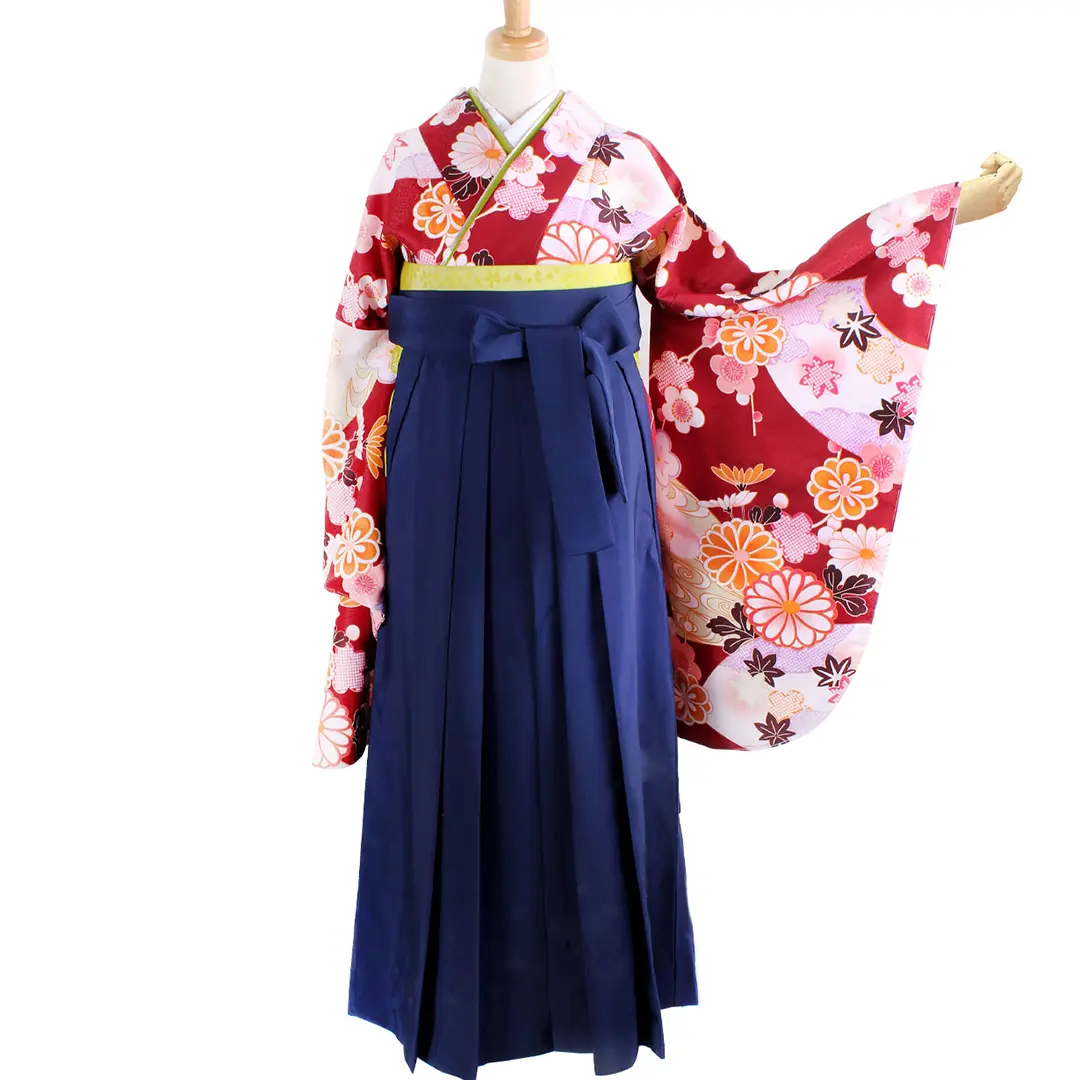 赤茶地に地紙と菊・紺袴（無地） （二尺袖）／卒業式／正面