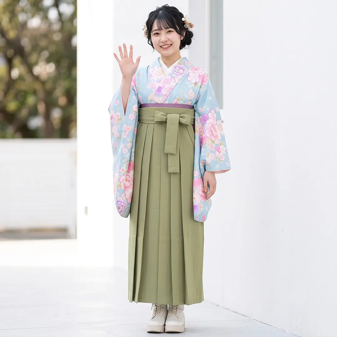 水色地に花尽くし・オリーブ袴（無地） （二尺袖）／卒業式／着用イメージ