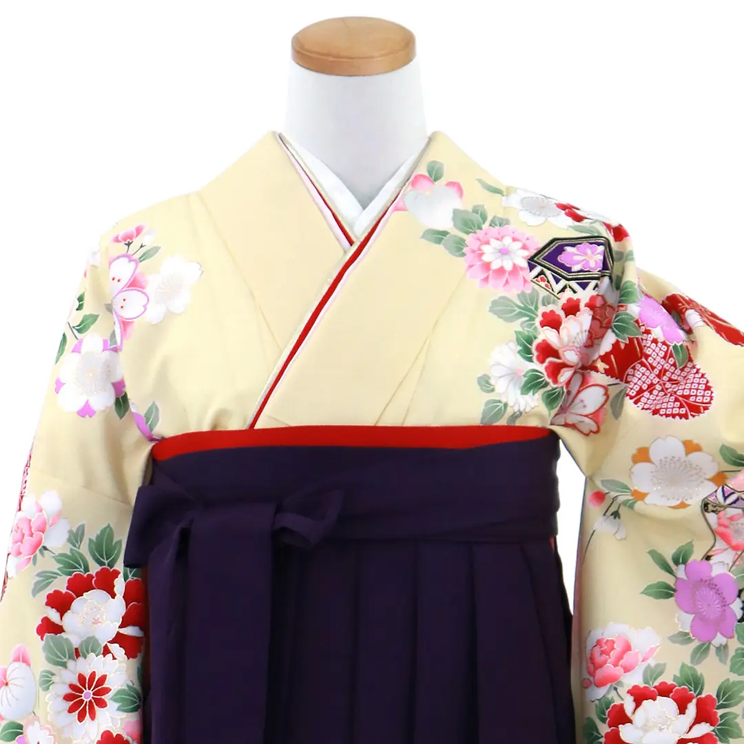 クリーム地に四季花・紫袴（無地）（二尺袖）／卒業式／正面詳細