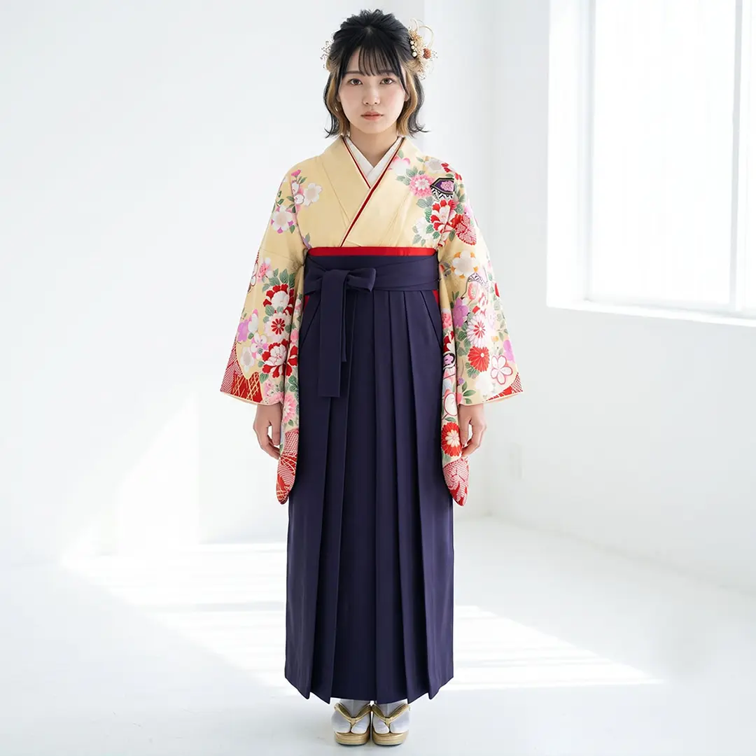 クリーム地に四季花・紫袴（無地） （二尺袖）／卒業式／着用イメージ