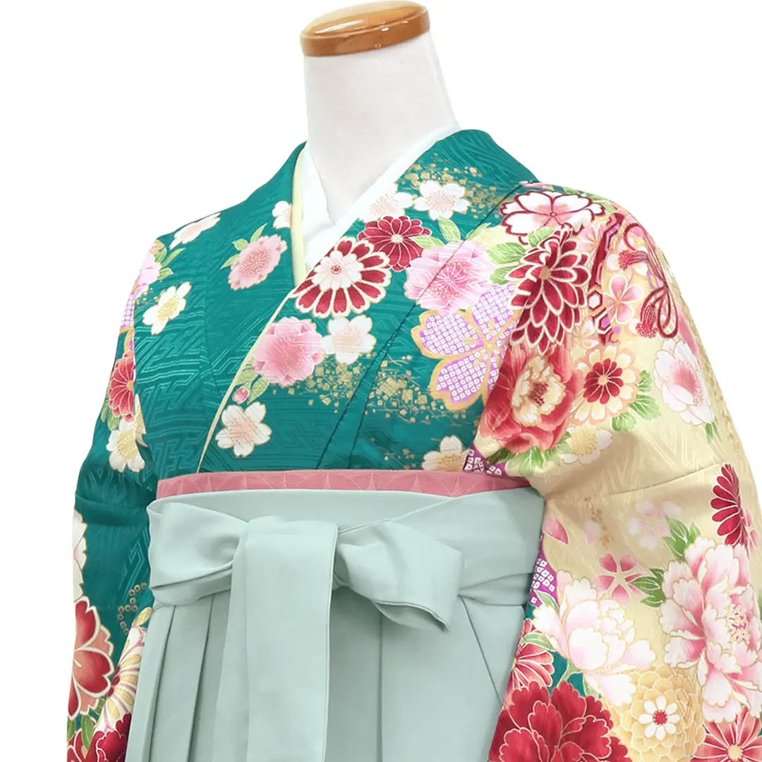 翡翠色に花尽くし・くすみグリーン袴（無地） （二尺袖）／卒業式／斜め詳細