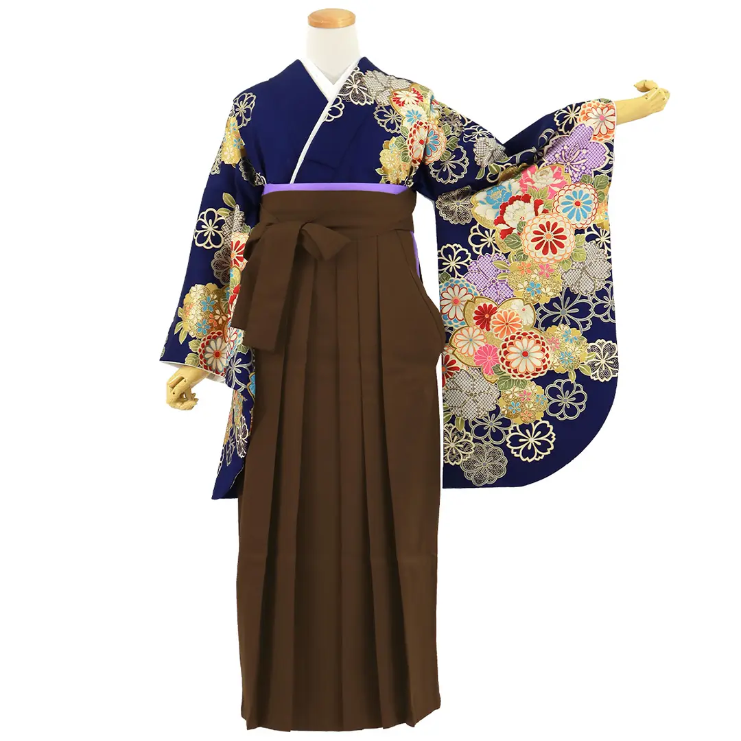 紺地に菊と桜、茶色袴（無地）（二尺袖）／卒業式／正面
