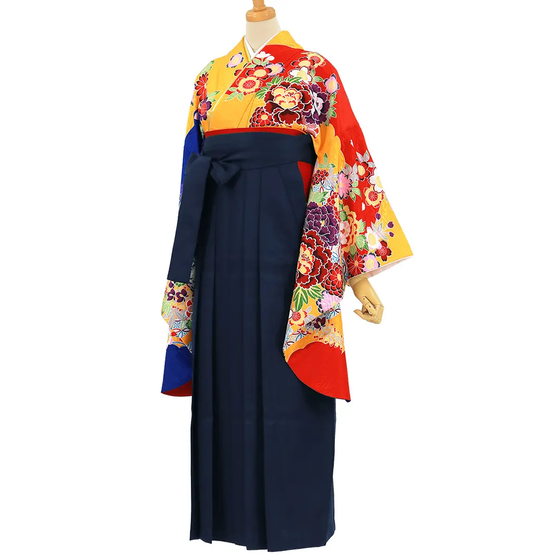 山吹色の紅型風の二尺袖・紺袴（無地）（二尺袖）／卒業式／斜め