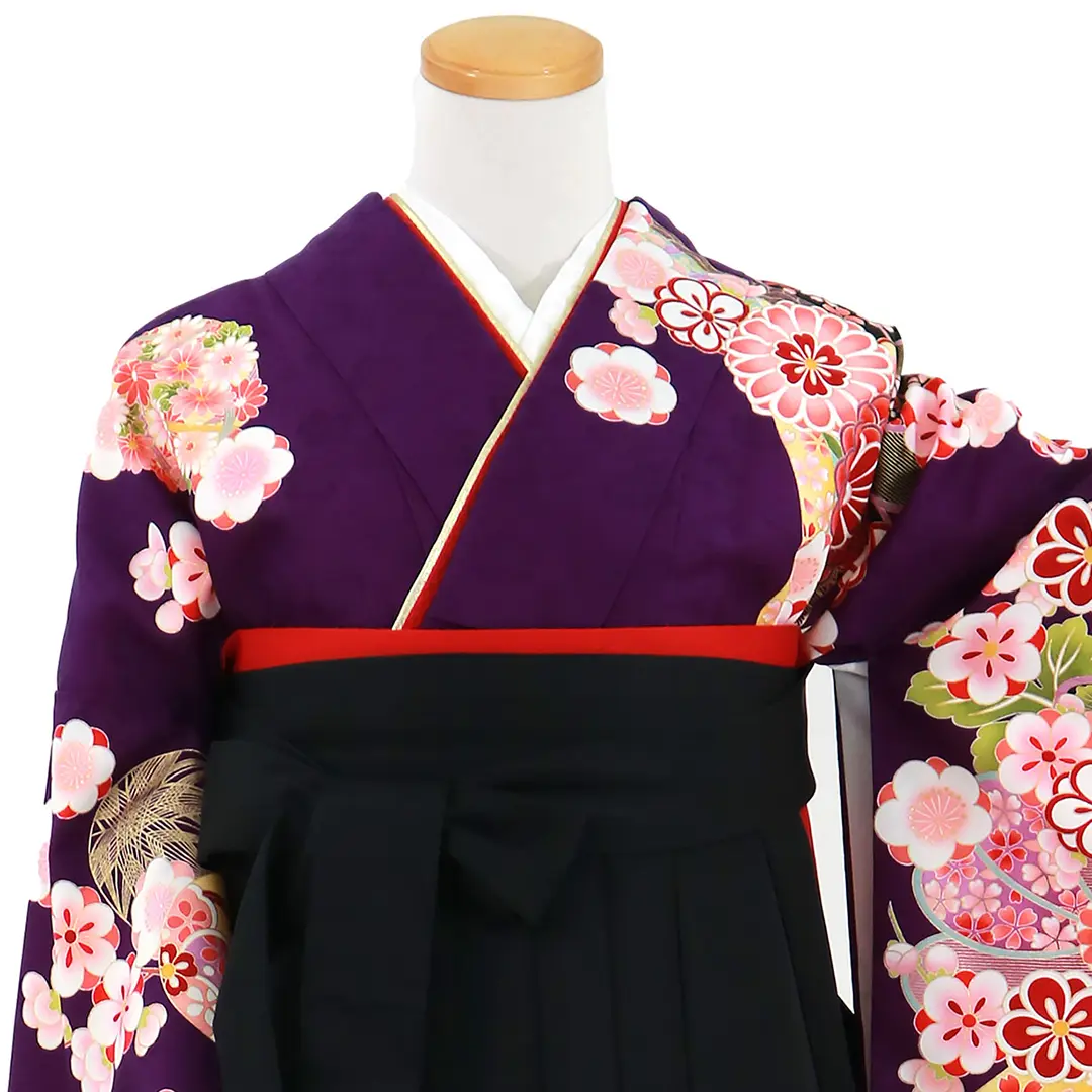 【kousho109様　オーダー出品ページ】　黒赤　ラメ　桜　セット 紫地に桜と橘・黒袴（無地） （二尺袖）／卒業式 | 宅配着物レンタルの