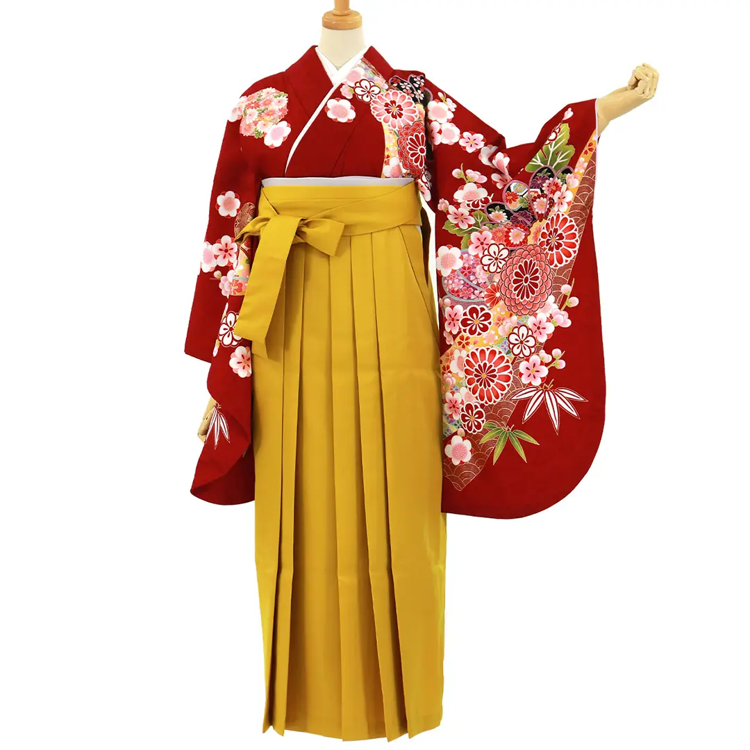赤地に菊と桜、マスタード袴（無地）（二尺袖）／卒業式／正面