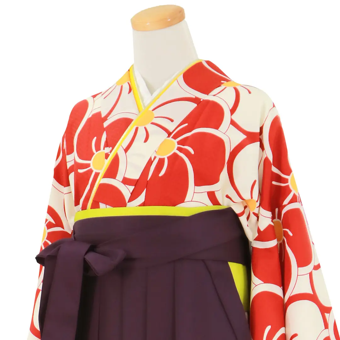 赤と白のねじ梅・紫袴（無地） （二尺袖）／卒業式／斜め詳細