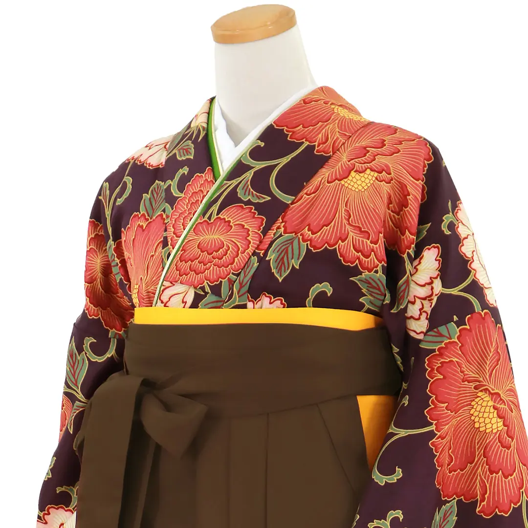 ≪ヒロミチナカノ≫紫地に赤の牡丹・茶色袴（無地） （二尺袖）／卒業式／斜め詳細