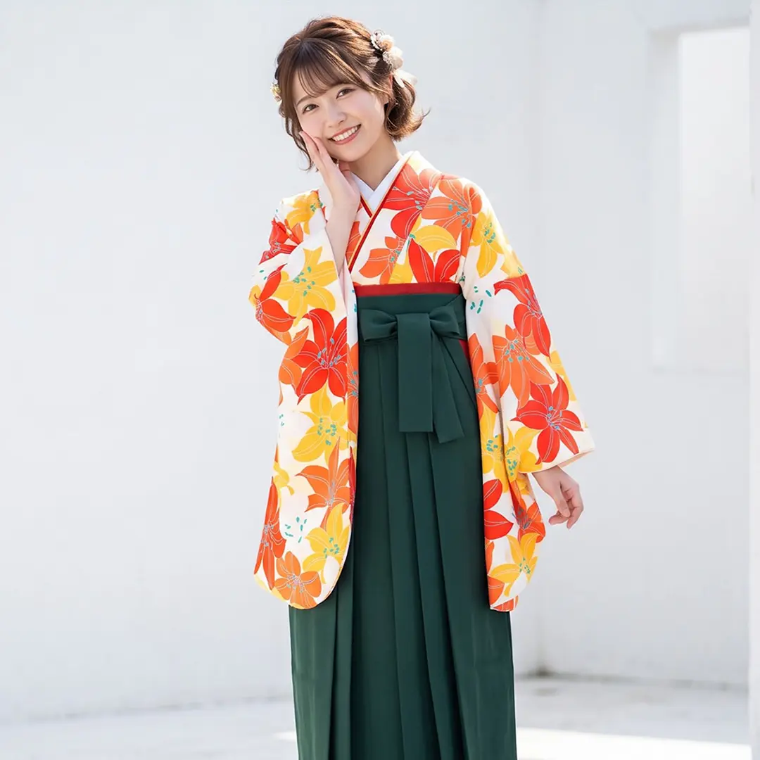 白地に紅白、山吹色の百合づくし・深緑袴（無地） （二尺袖）／卒業式／着用イメージ