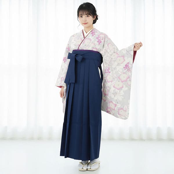 薄グレー地に桔梗・紺袴（無地） （二尺袖）／卒業式