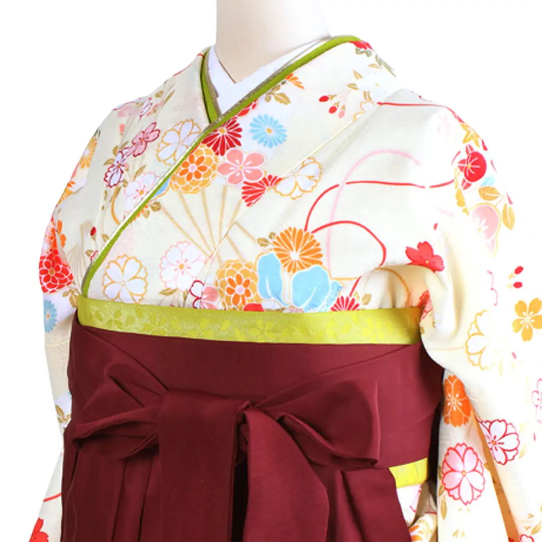 クリーム地に花扇・臙脂袴（無地） （二尺袖）／卒業式／斜め詳細