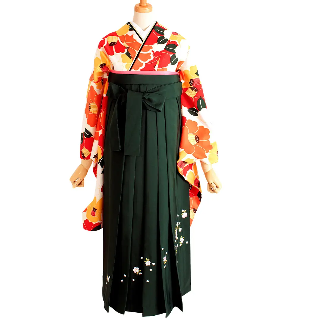 平和屋着物●山本彩　女性　行灯袴　刺繍　舞花文　暈し染め　AABG5342cs 着物〉赤色 八重桜柄着物 〈袴〉黒色 熨斗目花束の刺繍袴 【T148