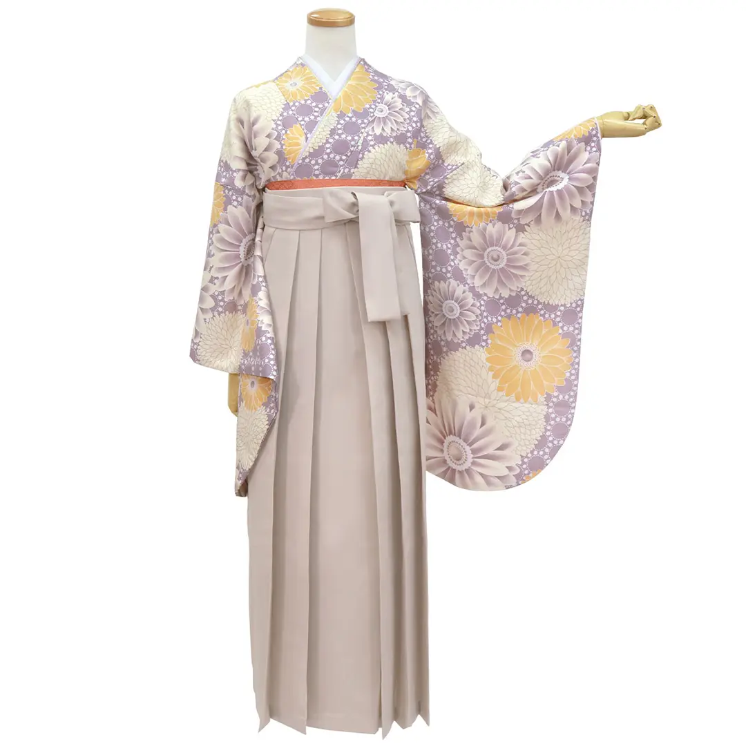 薄紫地にマーガレット・グレージュ袴（無地）（二尺袖）／卒業式 正面