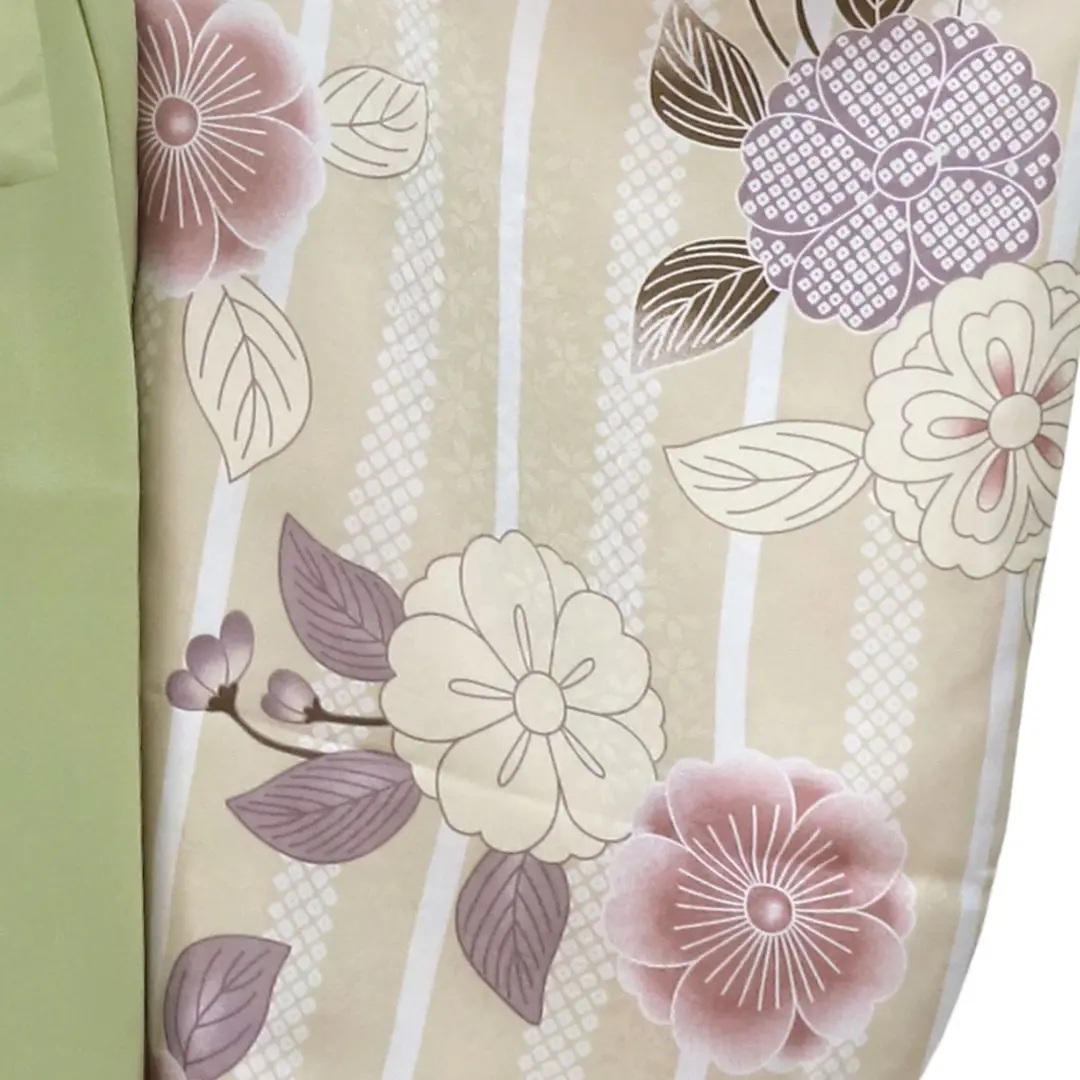 グレージュ地にストライプと桜・オリーブ袴（無地） （二尺袖）／卒業式 袖詳細