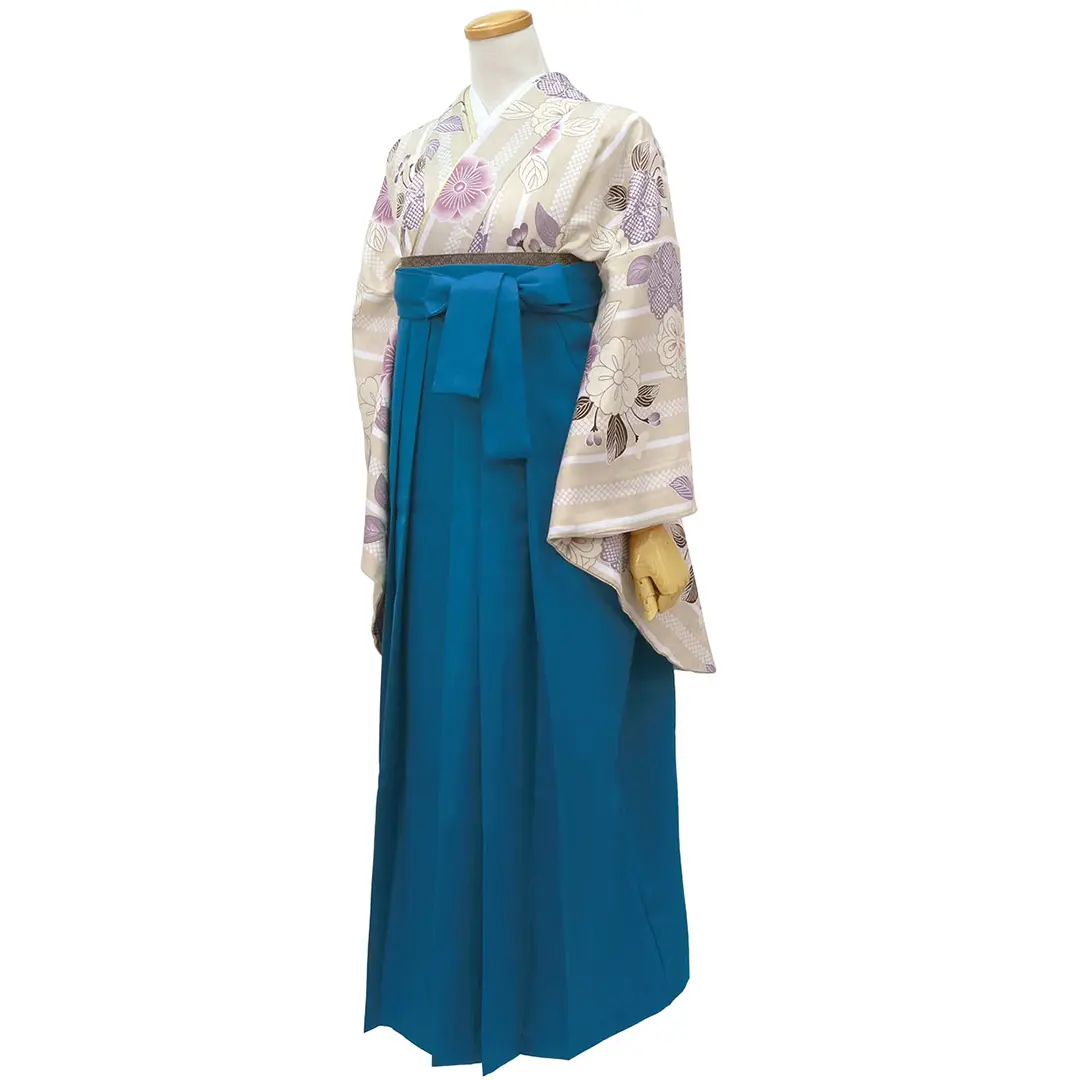 グレージュ地にストライプと桜・青袴（無地）（二尺袖）／卒業式 斜め