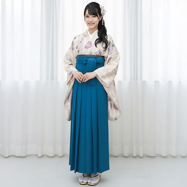 グレージュ地にストライプと桜・青袴（無地）（二尺袖）／卒業式