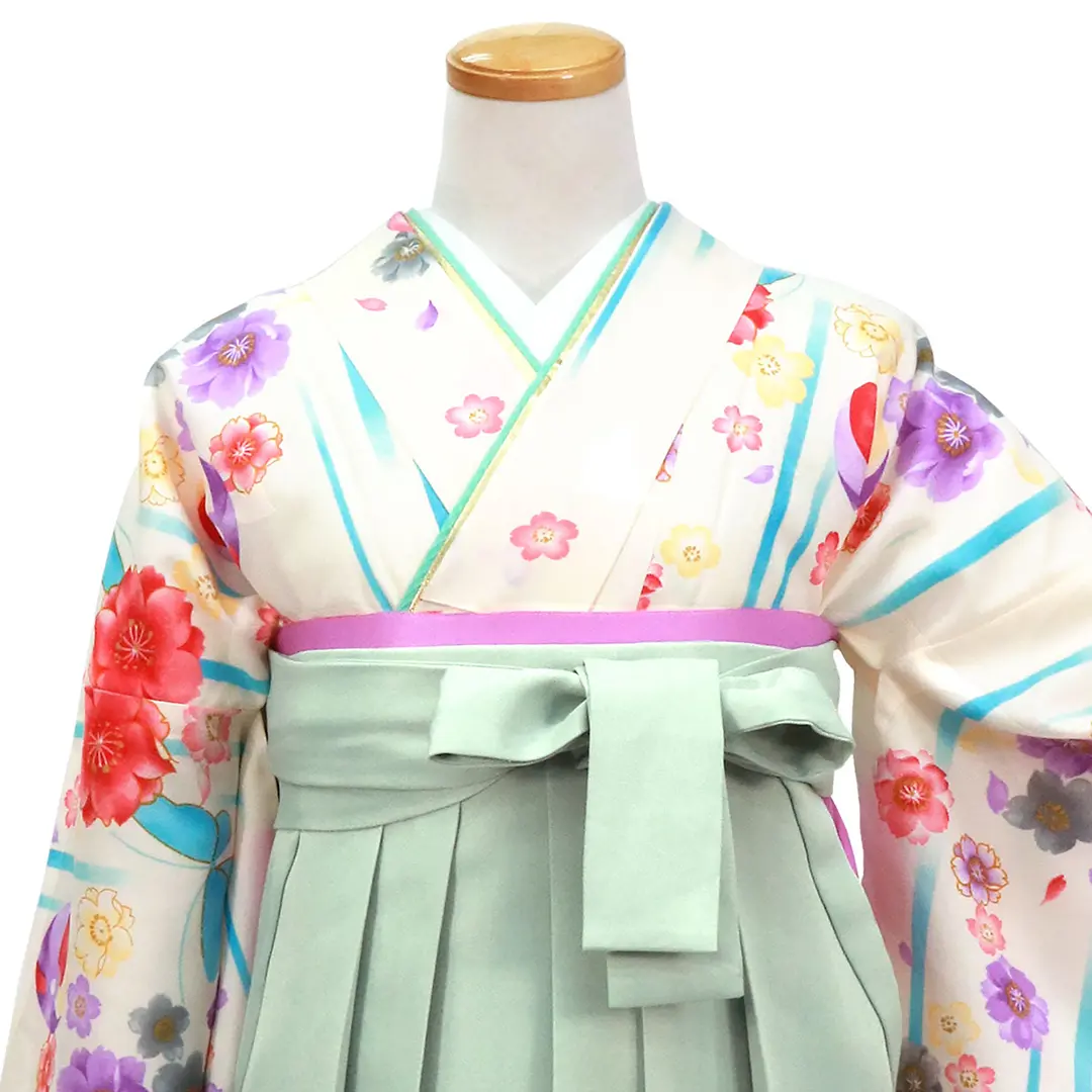 アイボリーにストライプ柄桜、蝶と毬模様・くすみグリーン袴（無地
