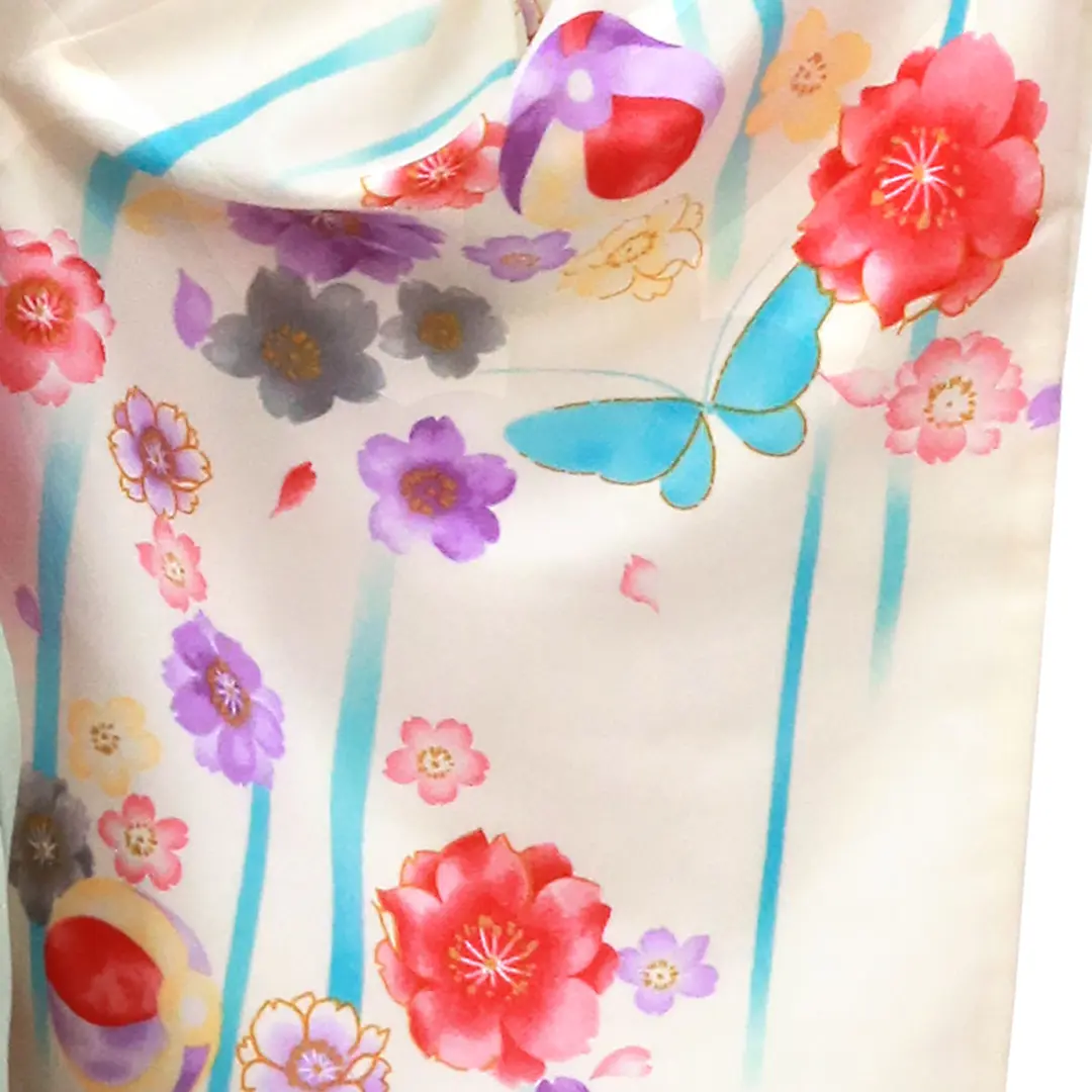 【人気セット】アイボリーにストライプ柄桜、蝶と毬模様・くすみグリーン袴（無地） （二尺袖）／卒業式／柄詳細