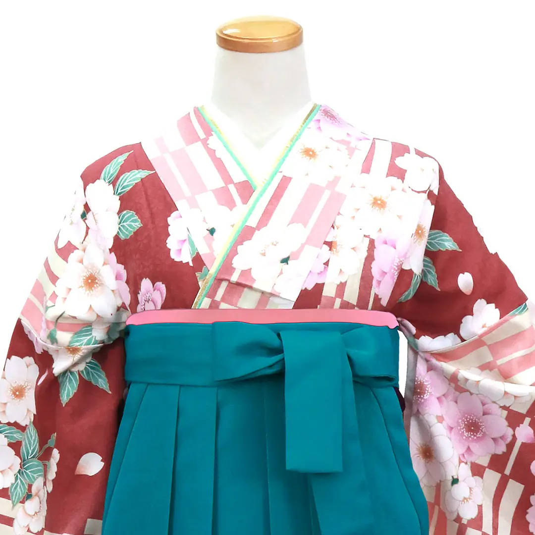 【人気セット】赤紅色に格子柄と桜・青袴（無地） （二尺袖）／卒業式／正面詳細