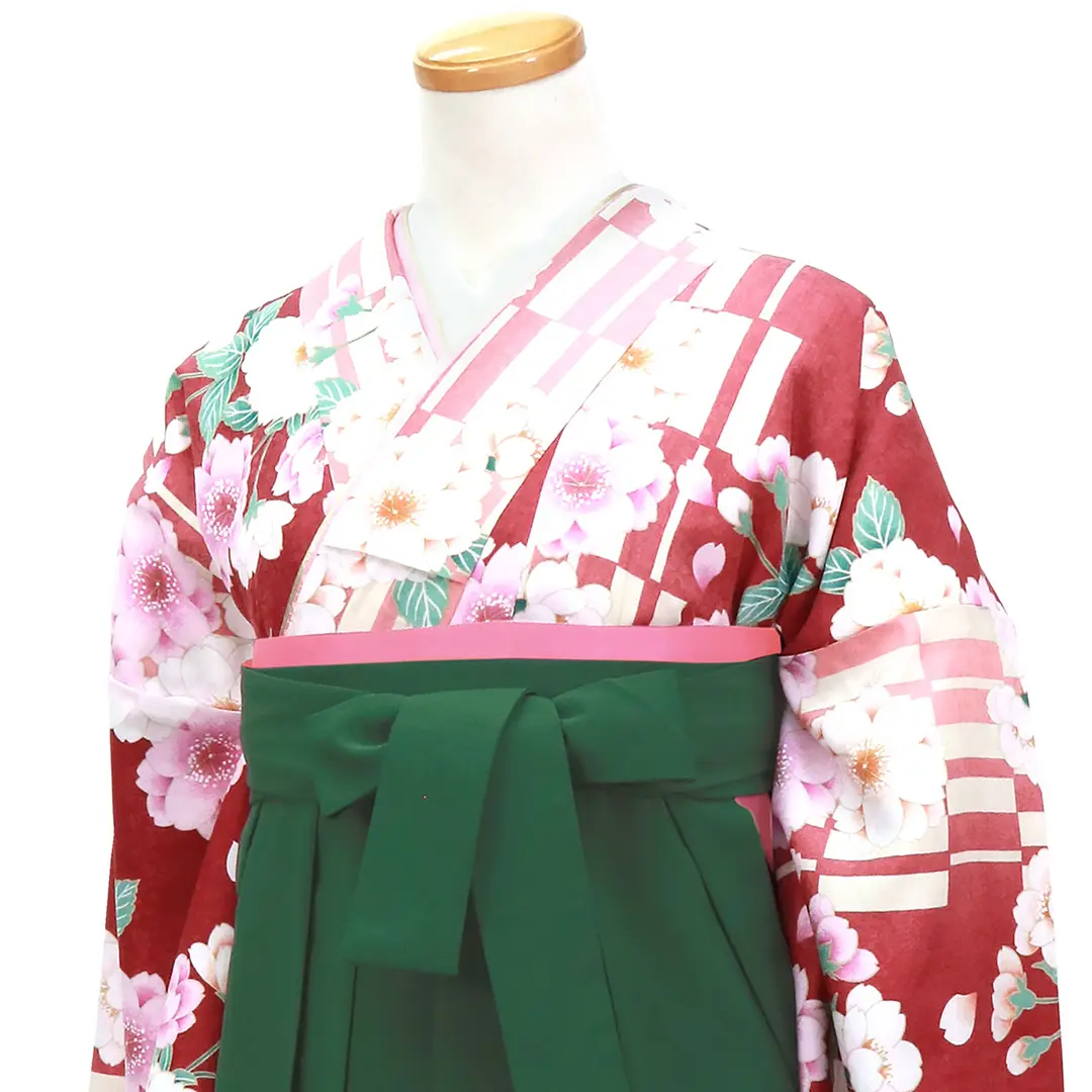 赤紅色に格子柄と桜・深緑袴（無地） （二尺袖）／卒業式／斜め詳細