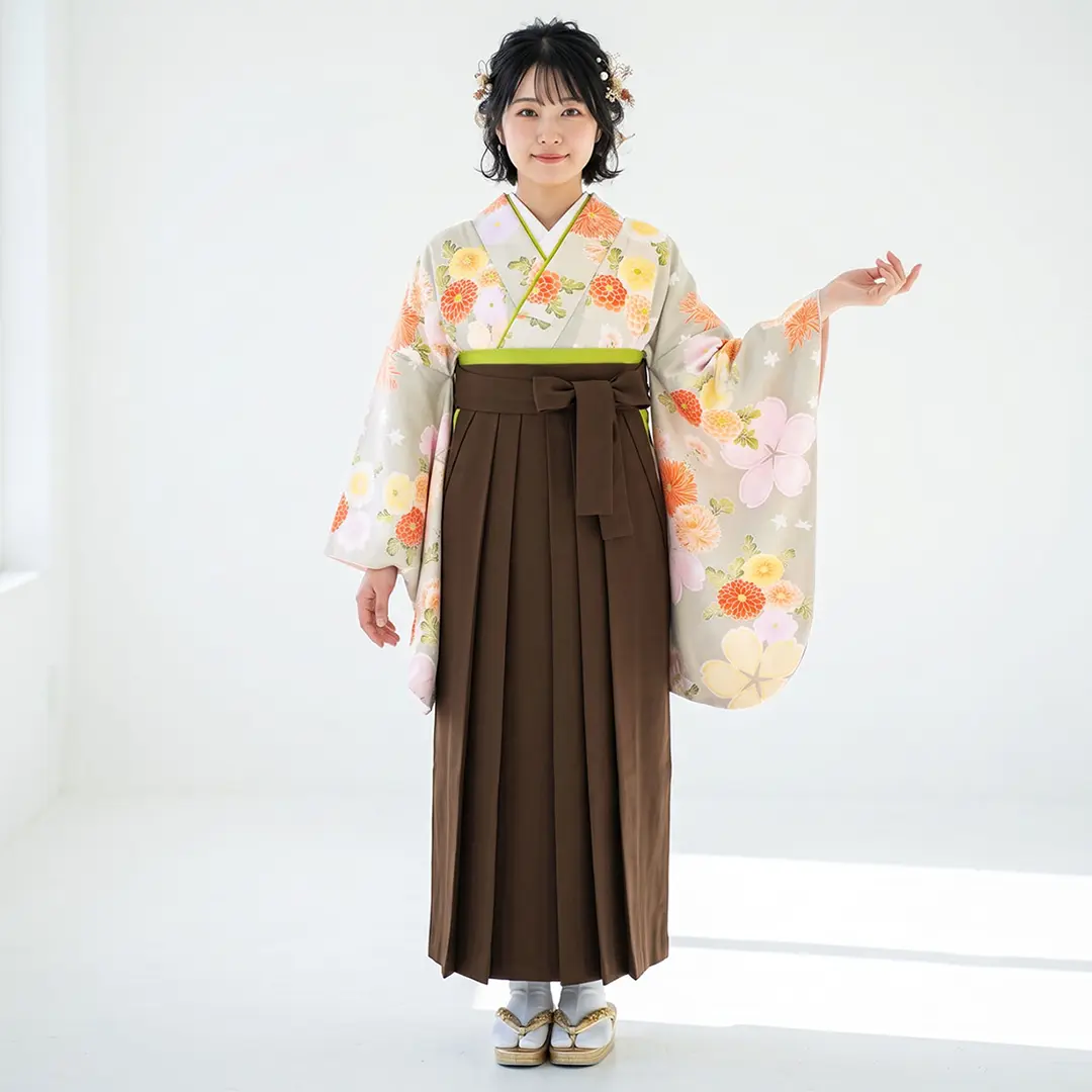 【人気セット】白花色に菊と疋田桜・茶色袴（無地） （二尺袖）／卒業式／着用イメージ