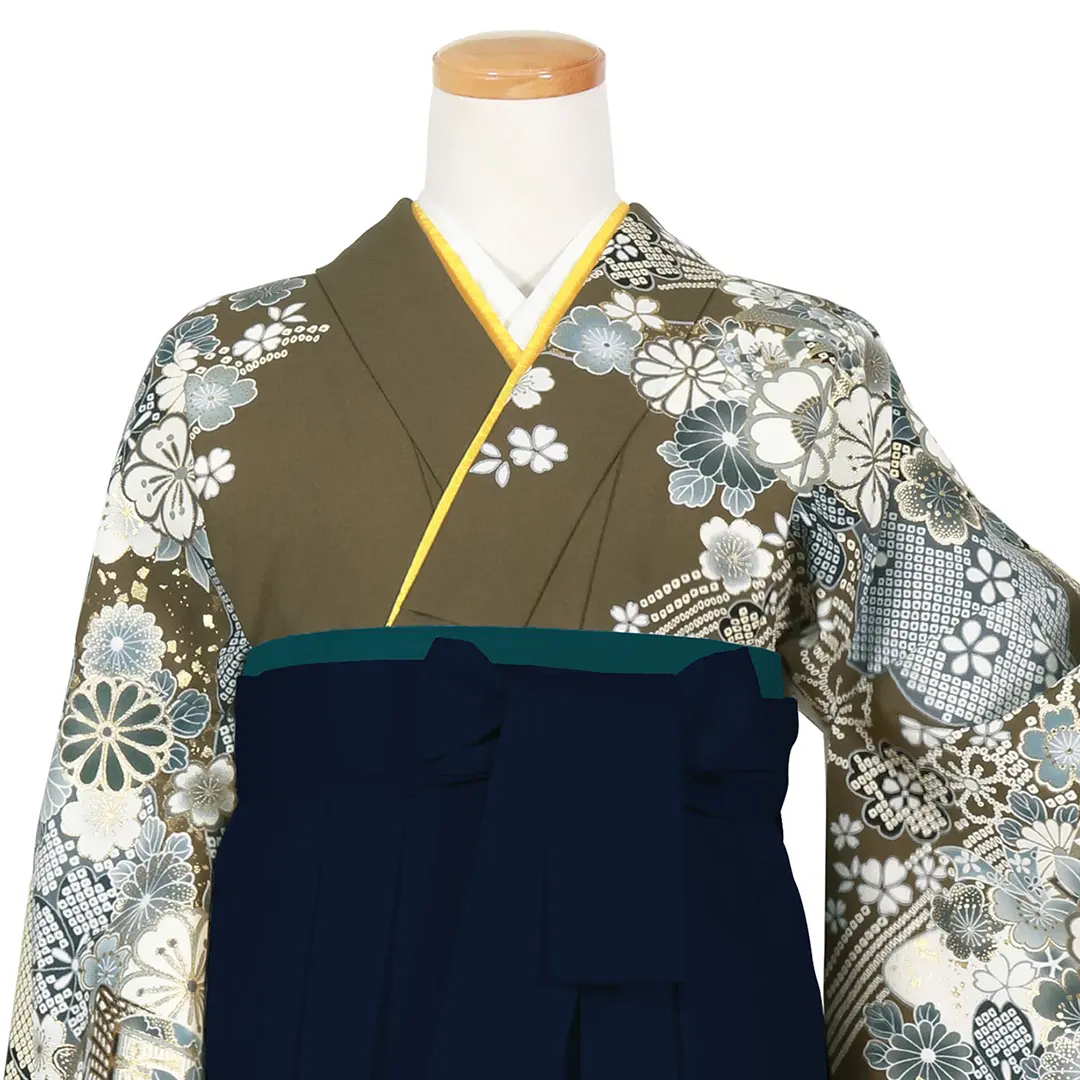 オリーブグリーン地に桜と菊、御所車・紺袴（無地） （二尺袖）／卒業式／正面詳細