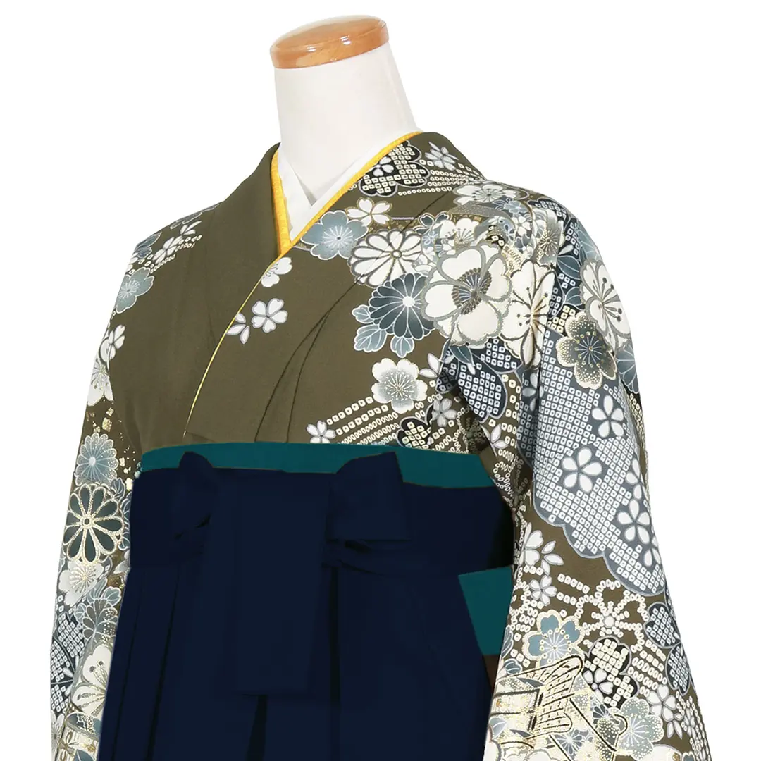 オリーブグリーン地に桜と菊、御所車・紺袴（無地） （二尺袖）／卒業式／斜め詳細