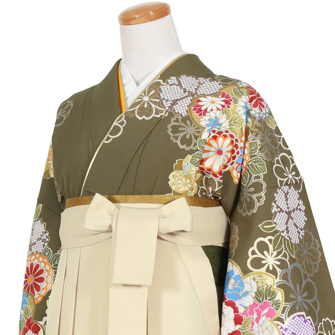 オリーブグリーン地に桜と菊尽くし・アイボリー袴（無地） （二尺袖）／卒業式／斜め詳細