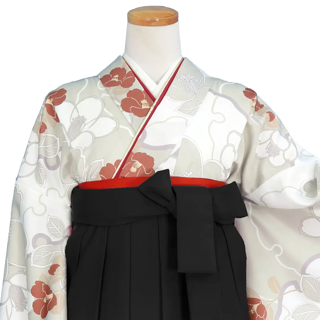 卒業式袴レンタル／白灰地に雪輪と赤い椿・黒袴（無地） （二尺袖