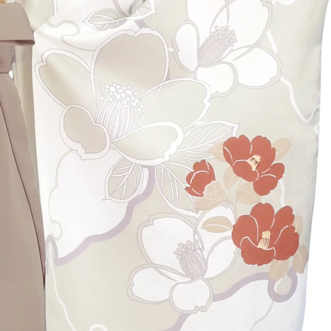 白灰地に雪輪と赤い椿・モカ袴（無地） （二尺袖）／卒業式／柄詳細