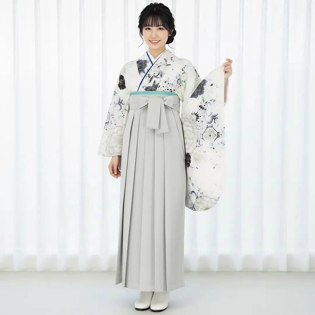 アイボリー地に大輪の牡丹と幾何学模様・ライトグレー袴（無地） （二尺袖）／卒業式／着用イメージ