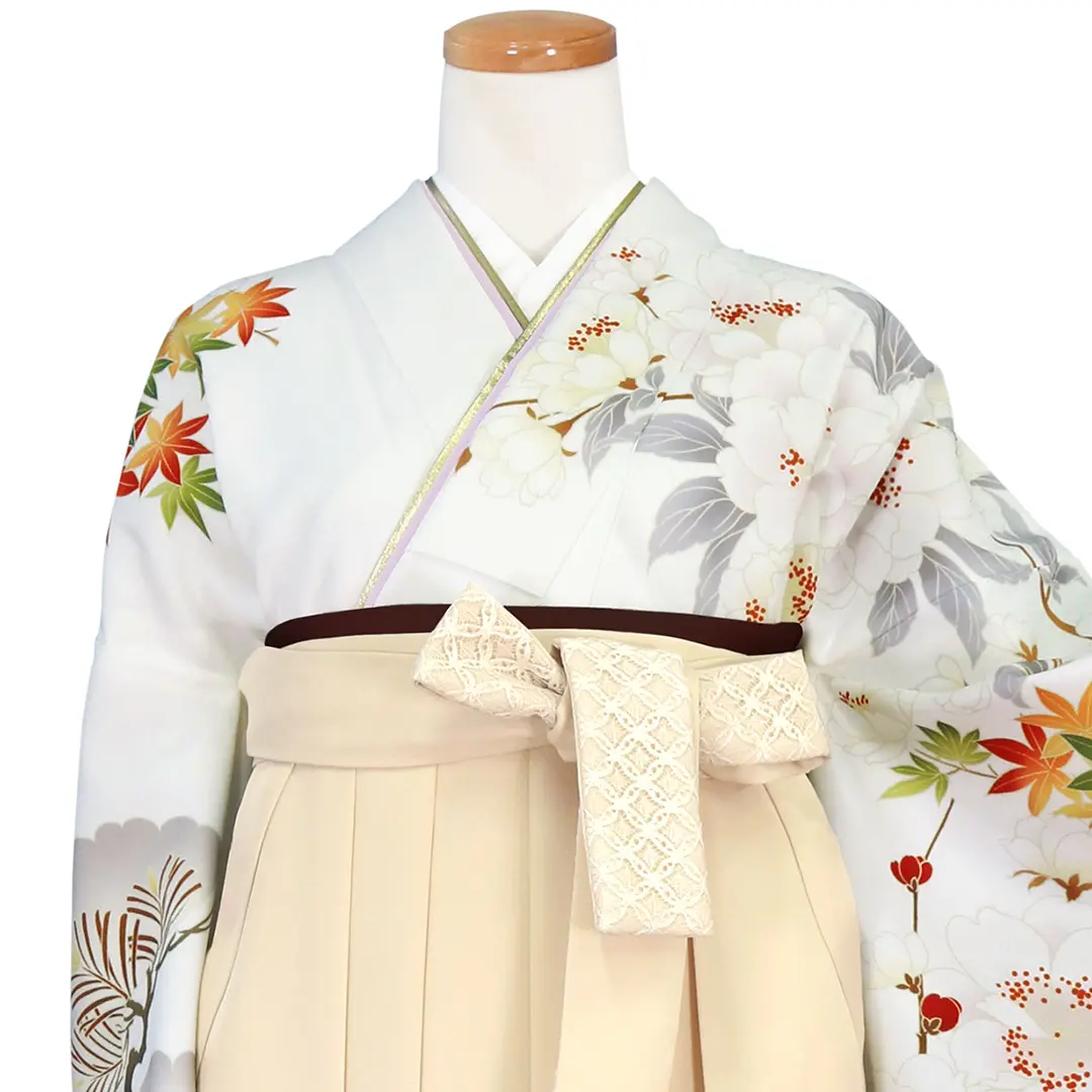 白地に水文と紅白の椿・アイボリー袴（レース） （二尺袖）／卒業式／正面詳細