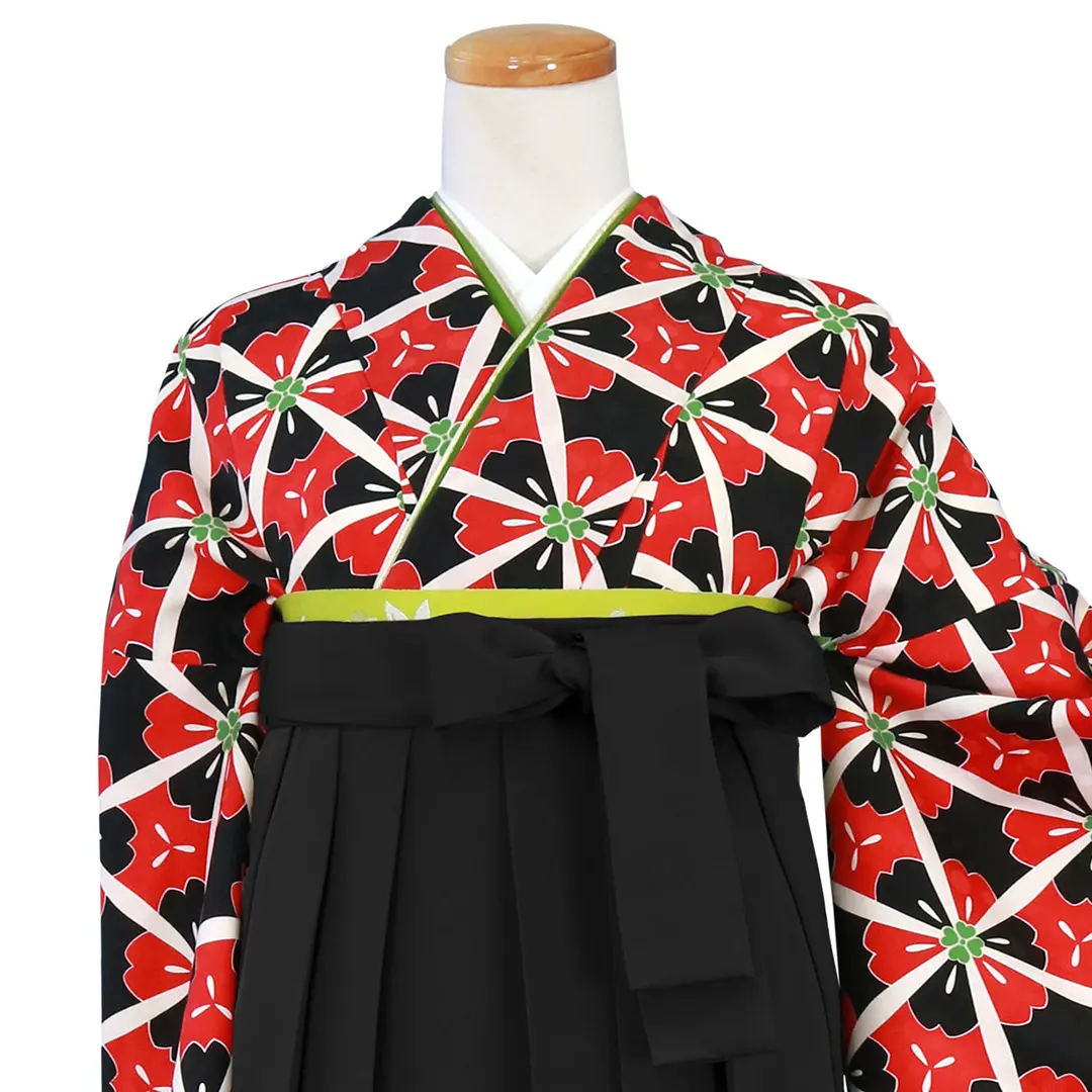 赤と黒地に花、幾何学模様・黒袴（無地） （二尺袖）／卒業式／正面詳細