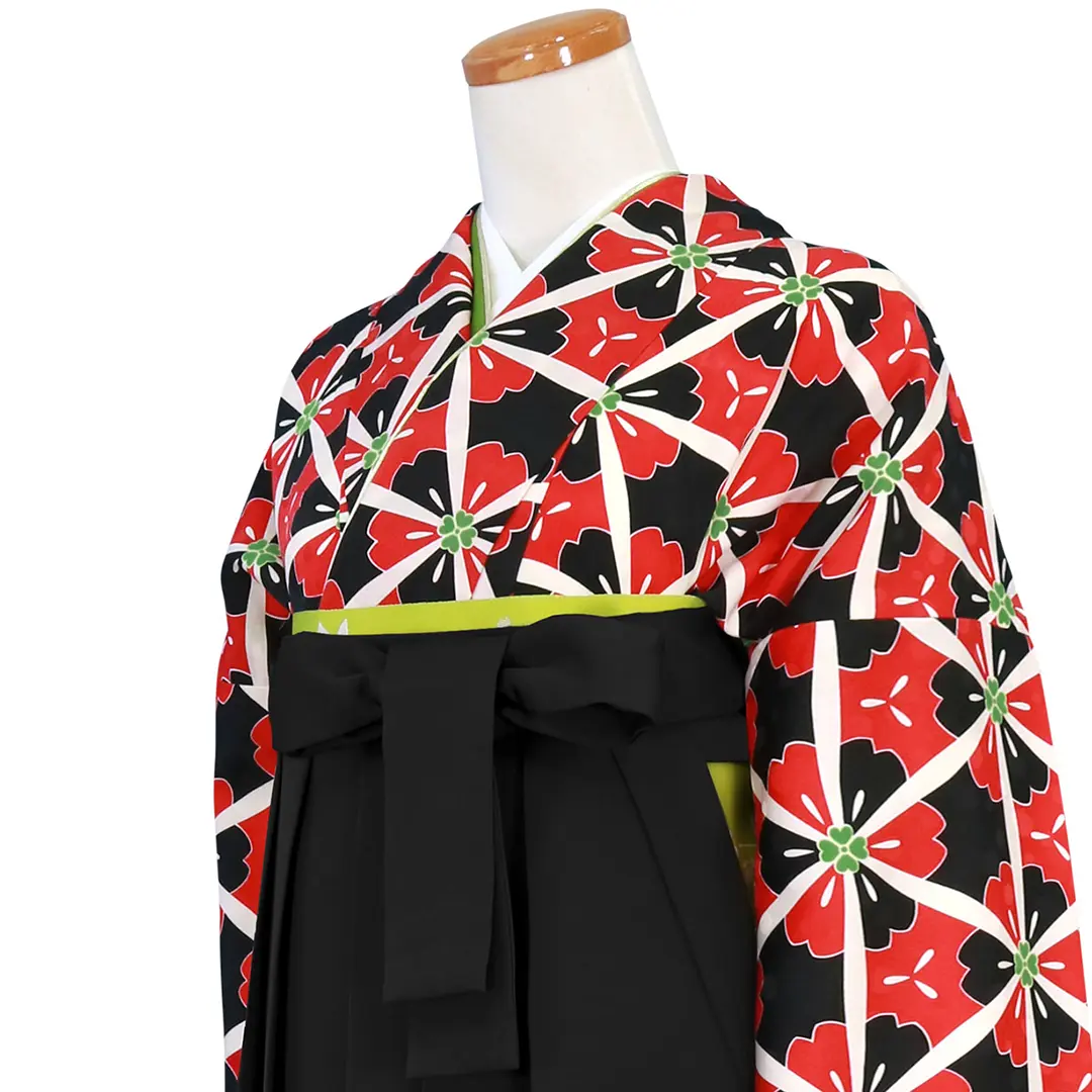 赤と黒地に花、幾何学模様・黒袴（無地） （二尺袖）／卒業式／斜め詳細